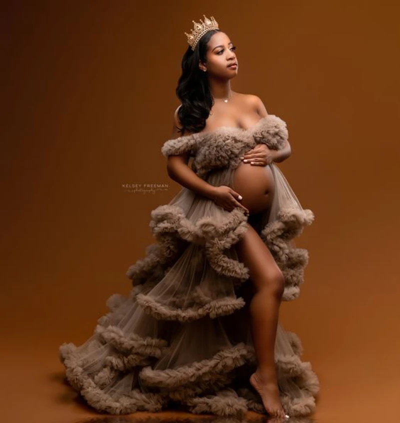 סקסית גריי טול שמלות הריון עבור נשים בהריון קו קפלים Babyshower שמלות רכבת לטאטא מתוקה צילומים חלוקים